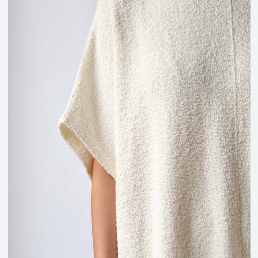 White stretchy cap sleeve blouse from Mimoto in L or One Size
